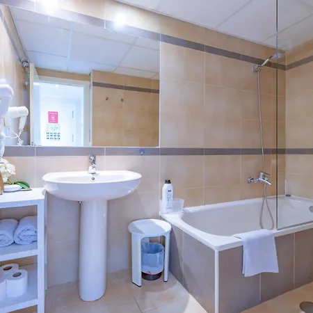 Of Joy Piscina Aparcamiento Apartament