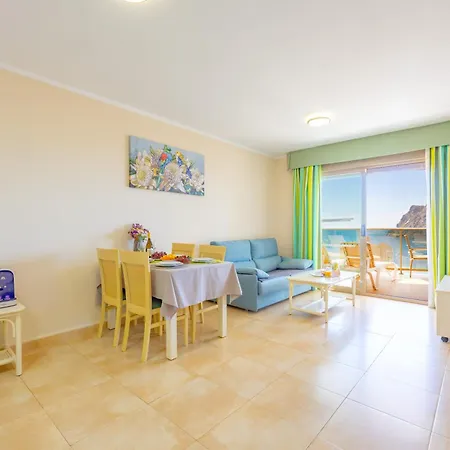 Of Joy Piscina Aparcamiento *