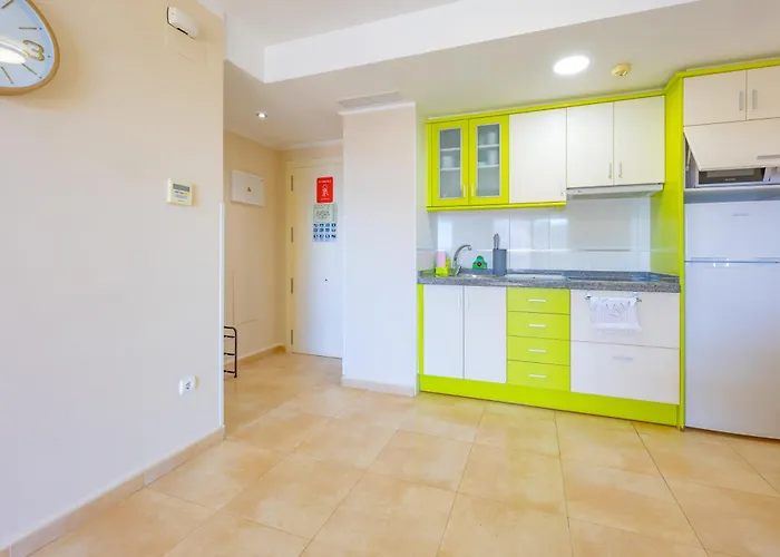 Of Joy Piscina Aparcamiento