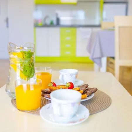 Of Joy Piscina Aparcamiento 아파트 *