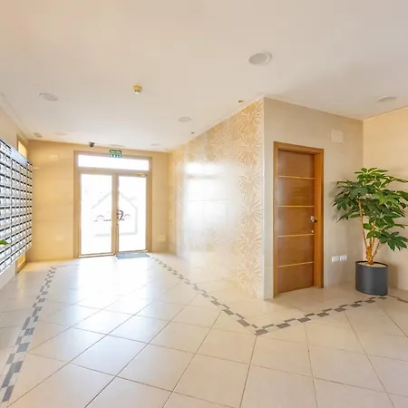 Of Joy Piscina Aparcamiento * 칼페