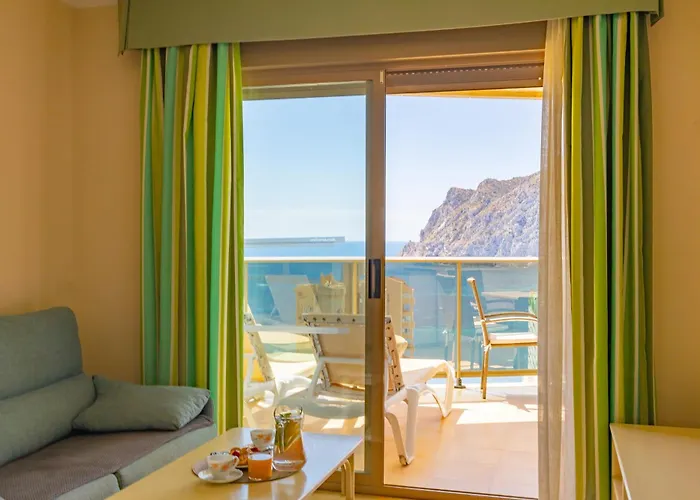 Of Joy Piscina Aparcamiento *