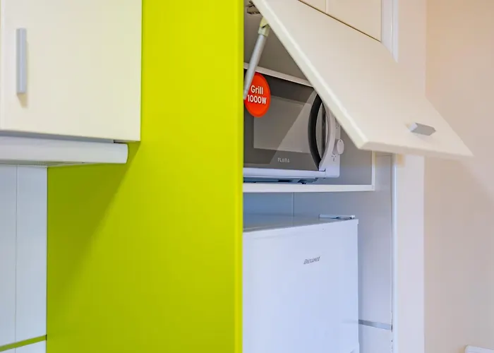 Of Joy Piscina Aparcamiento Κάλπε