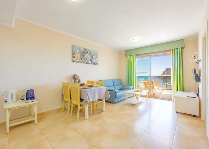 Of Joy Piscina Aparcamiento *