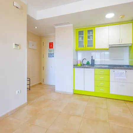 Of Joy Piscina Aparcamiento